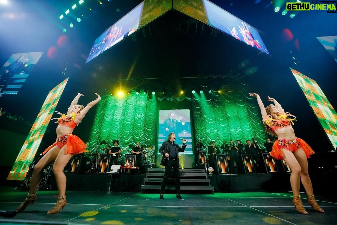Marco Antonio Solís Instagram - Una noche más con gente bonita de Bogotá en otra inigualable y memorable noche de #ElBukiWorldTour2023 🙌🏽 Fue algo realmente maravilloso!!! Gracias por seguir siendo parte de esta historia y hacer de cada canción un gran éxito. #SOLDOUT