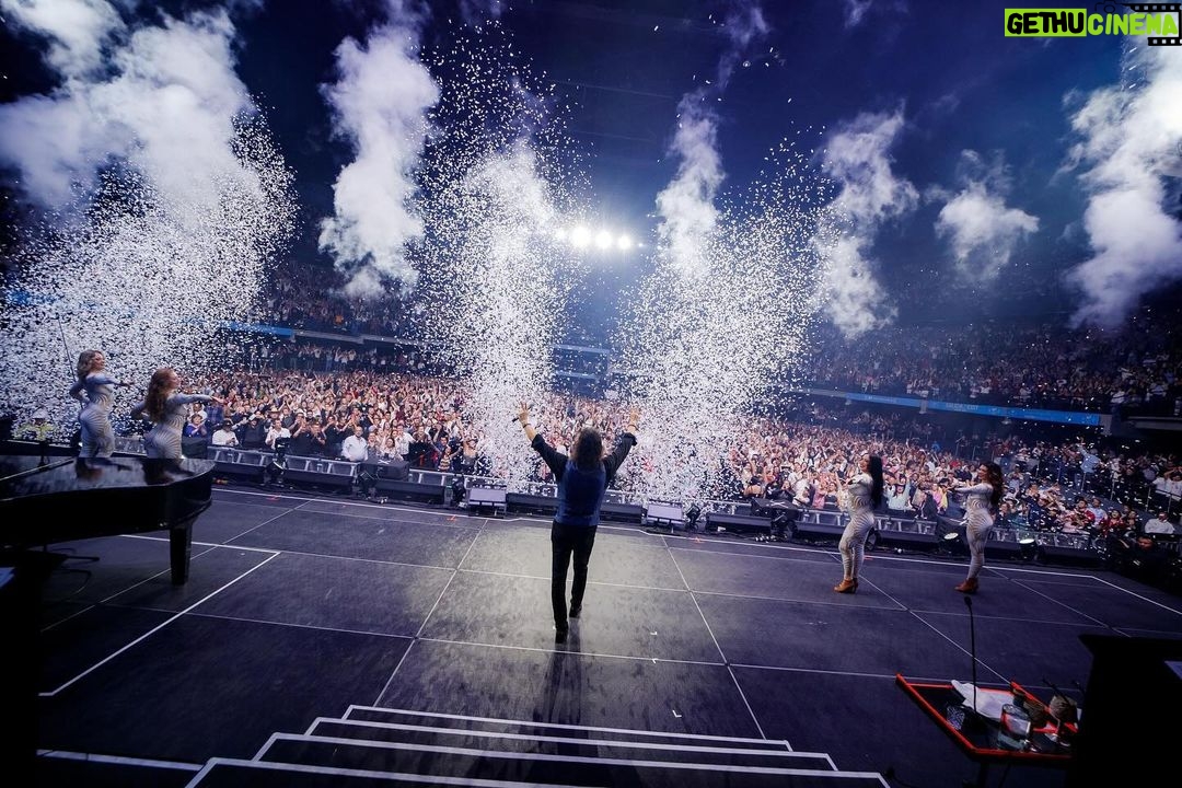 Marco Antonio Solís Instagram - Una noche más con gente bonita de Bogotá en otra inigualable y memorable noche de #ElBukiWorldTour2023 🙌🏽 Fue algo realmente maravilloso!!! Gracias por seguir siendo parte de esta historia y hacer de cada canción un gran éxito. #SOLDOUT