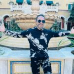 Marco Antonio Solís Instagram - Un año lleno de bendiciones este 2024! Listo para la acción, nueva música, nueva producción, y muchas bellas sorpresas, por lo pronto nos vemos este 4 de febrero en La Feria de León! Abrazo grande hermanitos! Ah y que no falte el @tesoroazul_tequila