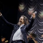 Marco Antonio Solís Instagram - Que hermosa primera experiencia en #Nashville. Pese a ya contar con unos añitos, pocos 🤣🤣 dando conciertos en la Unión Americana, nunca me había tocado venir a Tennessee. Quedé maravillado con su gente, con la música que invade sus calles y corazones y con el magnífico recibimiento que dieron a éste servidor. ¡Gracias hermanitos por una noche más! #ElBukiWorldTour2023 Bridgestone Arena
