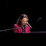 Marco Antonio Solís Instagram – Poder cantar en la noche más mexicana de todas en un escenario con más de 14,000 asistentes que hicieron un histórico #SoldOut en #LasVegas es algo realmente indescriptible. Que GRAN noche en la @tmobilearena con todo mundo diciendo ¡VIVA MÉXICO! 🇲🇽🙌🏽🎇🙌🏽🇲🇽 Las Vegas, Nevada