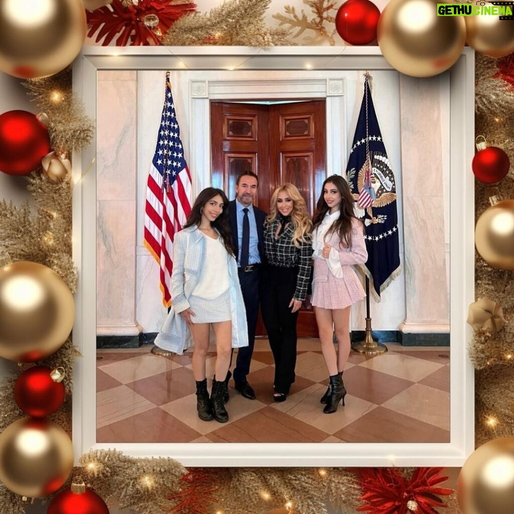 Marco Antonio Solís Instagram - ¡Feliz Navidad para todos ustedes! 🎄🫶🏽❤🎅🏻