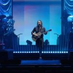 Marco Antonio Solís Instagram – Hermanitos comparto con nostalgia este clásico de estas fechas que resuena en el eco de los recuerdos y evoquemos a pesar de la distancia física, al espíritu navideño que nos conecta siempre con quienes amamos. #NavidadSinTi