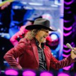 Marco Antonio Solís Instagram – Espectacular e increíble cierre de año con la gira #ElBukiWorldTour con mis hermanitos del país hermano, Guatemala. Una noche que estuvo llena de sorpresas y sentimientos a flor de piel. No me queda más que agradecer infinitamente a los toda esa gente bonita que me ha acompañado por años por permitirme entrar en sus corazones con mis letras que están inspiradas en el romanticismo y lo bonito que es vivir la vida.