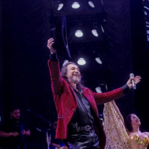 Marco Antonio Solís Instagram - #Nayarit que belleza de noche! Gracias por un recibimiento tan cálido. Son noches como la de ayer las que uno recuerda y atesora. Que la música siga siendo siempre nuestra fiel compañera para momentos felices y alegres. #EternamenteAgradecido