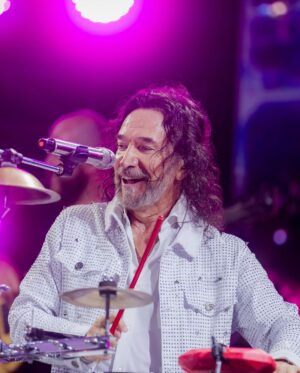 Marco Antonio Solís Instagram - Muchas gracias a mis hermanitos de Cancún por tan grandiosa noche que vivimos con el tour #EternamenteAgradecido el sábado pasado. 
Me sentí muy contento con el recibimiento que le dieron este servidor. Que Dios los siga bendiciendo con esa energía de la cual me llevo un gran recuerdo y les dejo mi profunda admiración.