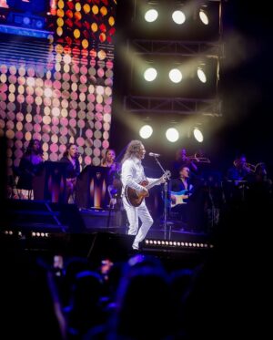 Marco Antonio Solís Instagram - Muchas gracias a mis hermanitos de Cancún por tan grandiosa noche que vivimos con el tour #EternamenteAgradecido el sábado pasado. 
Me sentí muy contento con el recibimiento que le dieron este servidor. Que Dios los siga bendiciendo con esa energía de la cual me llevo un gran recuerdo y les dejo mi profunda admiración.