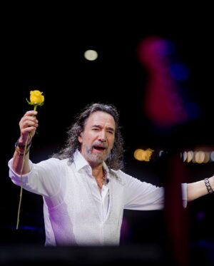 Marco Antonio Solís Instagram - Muchas gracias a mis hermanitos de Cancún por tan grandiosa noche que vivimos con el tour #EternamenteAgradecido el sábado pasado. 
Me sentí muy contento con el recibimiento que le dieron este servidor. Que Dios los siga bendiciendo con esa energía de la cual me llevo un gran recuerdo y les dejo mi profunda admiración.