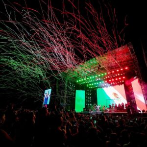 Marco Antonio Solís Instagram - La blanca Mérida se llenó de colores, de emoción, de alegría y de mucho amor con este concierto del tour #EternamenteAgradecido donde pude sentir en el corazón la entrega de gente bella del alma que cantaron y me acompañaron con una gran energía. Espero muy pronto regresar a este bellísimo estado de Yucatán!!!