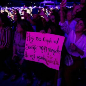 Marco Antonio Solís Instagram - La blanca Mérida se llenó de colores, de emoción, de alegría y de mucho amor con este concierto del tour #EternamenteAgradecido donde pude sentir en el corazón la entrega de gente bella del alma que cantaron y me acompañaron con una gran energía. Espero muy pronto regresar a este bellísimo estado de Yucatán!!!
