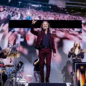 Marco Antonio Solís Instagram - La blanca Mérida se llenó de colores, de emoción, de alegría y de mucho amor con este concierto del tour #EternamenteAgradecido donde pude sentir en el corazón la entrega de gente bella del alma que cantaron y me acompañaron con una gran energía. Espero muy pronto regresar a este bellísimo estado de Yucatán!!!