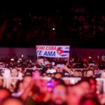 Marco Antonio Solís Instagram - La blanca Mérida se llenó de colores, de emoción, de alegría y de mucho amor con este concierto del tour #EternamenteAgradecido donde pude sentir en el corazón la entrega de gente bella del alma que cantaron y me acompañaron con una gran energía. Espero muy pronto regresar a este bellísimo estado de Yucatán!!! Mérida, Yucatán