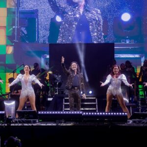 Marco Antonio Solís Instagram - Gran manera de comenzar los festejos del Día del Amor y la Amistad en Campeche, cuya gente se entregó con todo el corazón en una noche inigualable. Bailamos, cantamos, reímos, recordamos y nos divertimos. Todos estos sentimientos alimentan el corazón así que mejor forma imposible. ¡Gracias por una noche magnífica! #EternamienteAgradecido #MarcoAntonioSolís