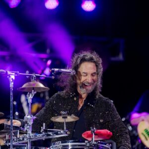 Marco Antonio Solís Instagram - Gran manera de comenzar los festejos del Día del Amor y la Amistad en Campeche, cuya gente se entregó con todo el corazón en una noche inigualable. Bailamos, cantamos, reímos, recordamos y nos divertimos. Todos estos sentimientos alimentan el corazón así que mejor forma imposible. ¡Gracias por una noche magnífica! #EternamienteAgradecido #MarcoAntonioSolís