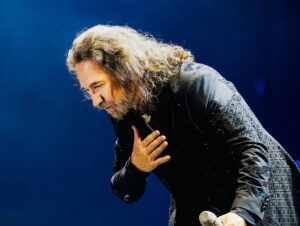 Marco Antonio Solís Instagram - Honrando siempre a mi eterna cómplice y compañera y bendición, la inspiración.
Gracias por darle un espacio en su corazón a alguna de mis letras y melodías.
Eternamente Agradecido🙏🏻