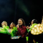 Marco Antonio Solís Instagram – Espectacular e increíble cierre de año con la gira #ElBukiWorldTour con mis hermanitos del país hermano, Guatemala. Una noche que estuvo llena de sorpresas y sentimientos a flor de piel. No me queda más que agradecer infinitamente a los toda esa gente bonita que me ha acompañado por años por permitirme entrar en sus corazones con mis letras que están inspiradas en el romanticismo y lo bonito que es vivir la vida.
