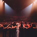 Marco Mengoni Instagram - I primi palazzetti in Europa.. scoperte, città, sorrisi e connessioni che si evolvono con chi c'è da sempre e con chi si è aggiunto da poco.. una libertà che rimarrà! Mi sento onorato a viverla e per questo vi ringrazio, famiglia d’instancabili girovaghi e ringrazio voi, che da quasi 14 anni ci permettete di vivere questa bellissima energia ❤️