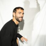 Marco Mengoni Instagram - E ci bastavano due bollicine Per fottere la nostalgia Un’altra storia con @franchino126 è fuori Il videoclip è ora su YouTube VAMOS