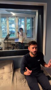 Marco Mengoni Instagram - Diamo una sbirciatina 👀 al backstage della nuova versione di “Due Nuvole” con Marco Mengoni e @iosonoariete.