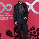 Marco Mengoni Instagram - Let’s work together for a future where love is love and equality is reality for everyone. Please get on your feet to pay tribute to the winner of the Humanitarian Award For Equity And Inclusivity, a very good friend! The one and only, Donatella Versace. #MFW #CNMISUSTAINABLEFASHIONAWARDS @cameramodafashiontrust @milanfashionweek Teatro Alla Scala Milano