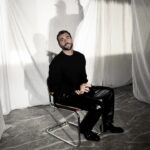 Marco Mengoni Instagram - E ci bastavano due bollicine Per fottere la nostalgia Un’altra storia con @franchino126 è fuori Il videoclip è ora su YouTube VAMOS