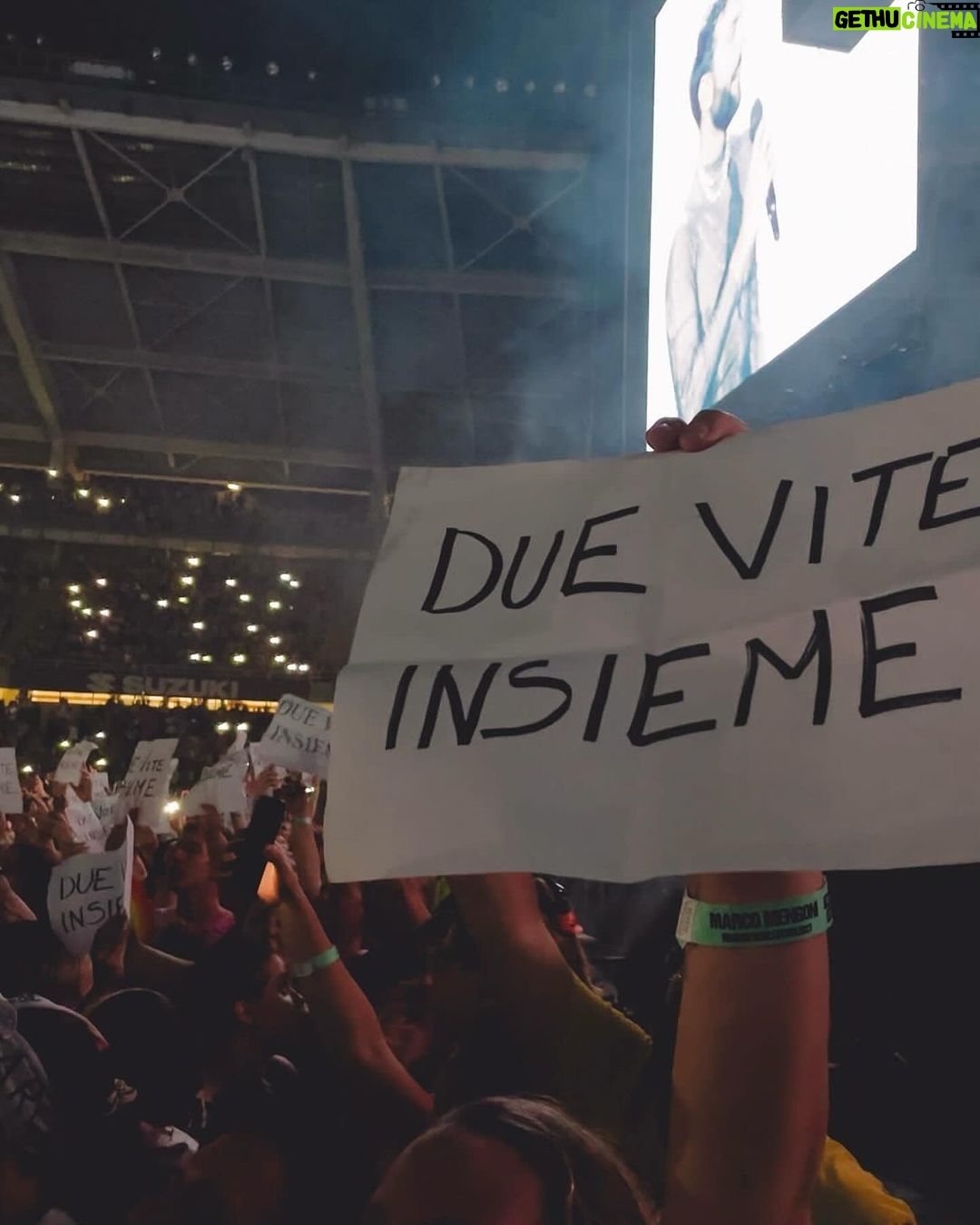 Marco Mengoni Instagram - Guardarsi indietro è un’abitudine