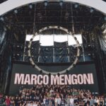 Marco Mengoni Instagram - Ci sono momenti nei quali pensi che potresti fare anche altro, che avresti potuto far altro, che forse non sei all’altezza e che forse neanche te lo meriti. Poi arriva una valanga di energia, neanche fossi in una puntata di dragon ball e la senti, la vedi quasi: sono tutte quelle persone che si connettono una all’altra sotto, sopra, intorno al palco, fuori da un van o dentro un camerino, che pur essendo stanche sorridono ed emanano e sprigionano questa energia! Grazie a voi che da quasi 14 anni ci permettete di farlo e grazie a voi piccola grande famiglia di girovaghi…onorato e felice di far parte del vostro show. Grazie a tutti! Alla fine capisci che sei proprio felice di fare quello che fai.