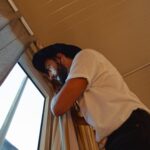 Marco Mengoni Instagram - Ci sono momenti nei quali pensi che potresti fare anche altro, che avresti potuto far altro, che forse non sei all’altezza e che forse neanche te lo meriti. Poi arriva una valanga di energia, neanche fossi in una puntata di dragon ball e la senti, la vedi quasi: sono tutte quelle persone che si connettono una all’altra sotto, sopra, intorno al palco, fuori da un van o dentro un camerino, che pur essendo stanche sorridono ed emanano e sprigionano questa energia! Grazie a voi che da quasi 14 anni ci permettete di farlo e grazie a voi piccola grande famiglia di girovaghi…onorato e felice di far parte del vostro show. Grazie a tutti! Alla fine capisci che sei proprio felice di fare quello che fai.