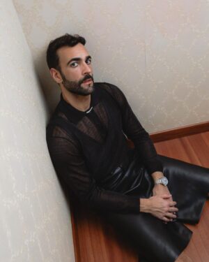 Marco Mengoni Instagram - La febbre del martedì sera a Sanremo 
@omega 
#Speedmaster 
#adv
