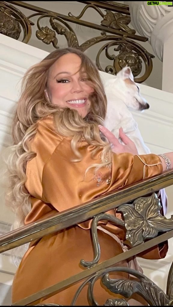 Mariah Carey Instagram - I’ve been staying in this lovely home for my family vacation, and soon you can book this home too, exclusively on @bookingcom. This fabulous trip is only available for a one-time stay, so set your alarm for June 21 at noon ET to not miss out. Beverly Hills, California