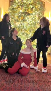 Mariah Carey Instagram - Had to do it! Merry Christmas Eve!! 🎄❤️🎄❤️