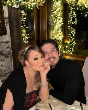 Mariah Carey Instagram - Happy Boxing Day! ❄️🎄❤️ (Every day is a celebration! 🎉🎉🎁)