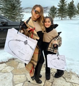 Mariah Carey Instagram - Merry Christmas Eve! Little shopping spree before we watch the special tonight on CBS! @cbstv @paramountplus Thank you everybody that made this a reality for us! ❤️🎄