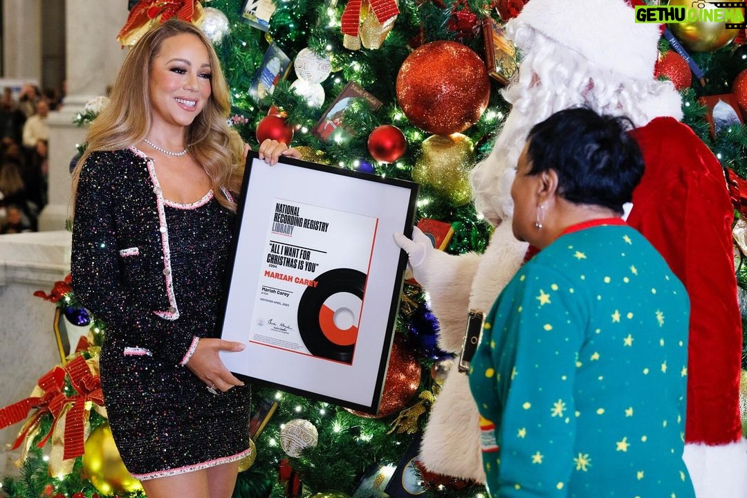Mariah Carey Instagram - Thank you so much Ms. Carla Hayden and team for inducting “All I Want For Christmas Is You” in the National Recording Registry and for hosting me at the Library of Congress yesterday ❤️🎄 @librarycongress
