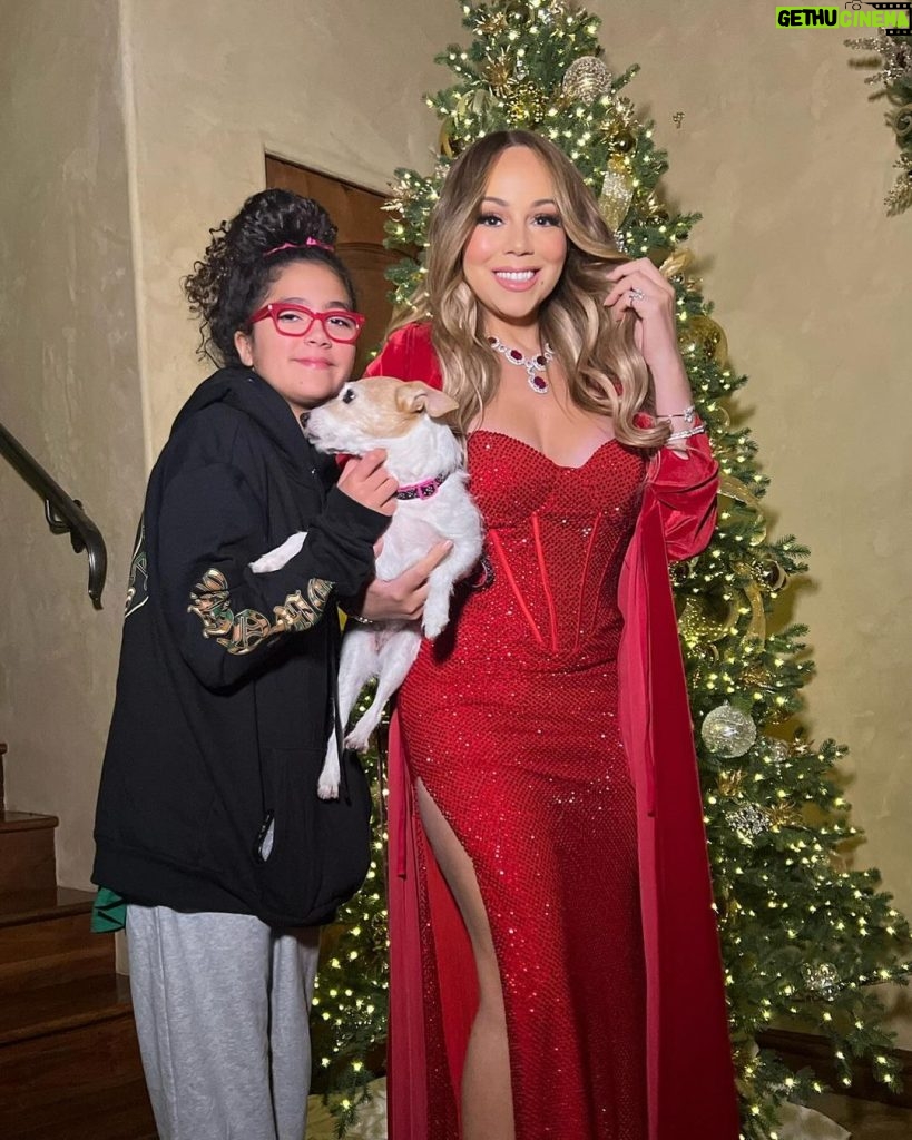 Mariah Carey Instagram - Wow!! Woke up this morning to the incredible news of “All I Want For Christmas Is You” breaking the Spotify record and being #1 on the Billboard Hot 100 & the Global 200 charts! 🤯🎁🥳🤩 And to top it all off - it’s snowy outside!!! ❄️☃️❄️ I can’t thank you enough for making this Christmas (and honestly, this entire season!) so celebratory for me. Even though it is December 26, Christmas never ends for me (ha ha!) and I will keep sharing some of our festive moments from the past week with you! ❤️🎄❤️🎄