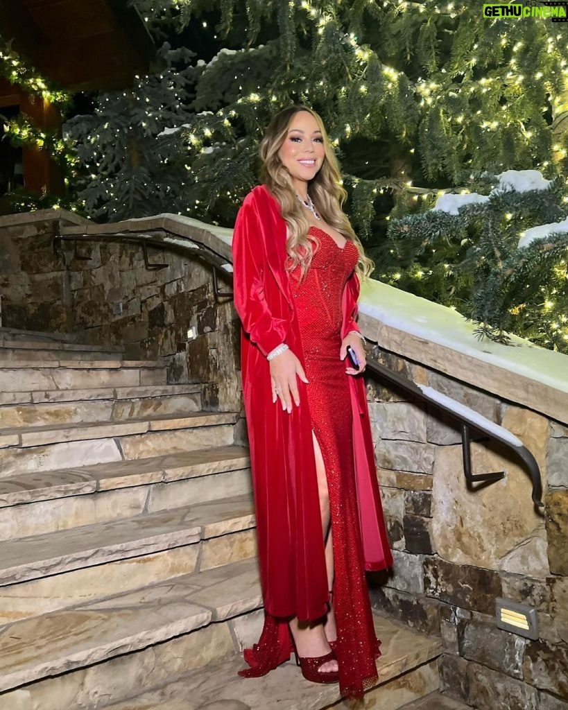 Mariah Carey Instagram - Wow!! Woke up this morning to the incredible news of “All I Want For Christmas Is You” breaking the Spotify record and being #1 on the Billboard Hot 100 & the Global 200 charts! 🤯🎁🥳🤩 And to top it all off - it’s snowy outside!!! ❄️☃️❄️ I can’t thank you enough for making this Christmas (and honestly, this entire season!) so celebratory for me. Even though it is December 26, Christmas never ends for me (ha ha!) and I will keep sharing some of our festive moments from the past week with you! ❤️🎄❤️🎄