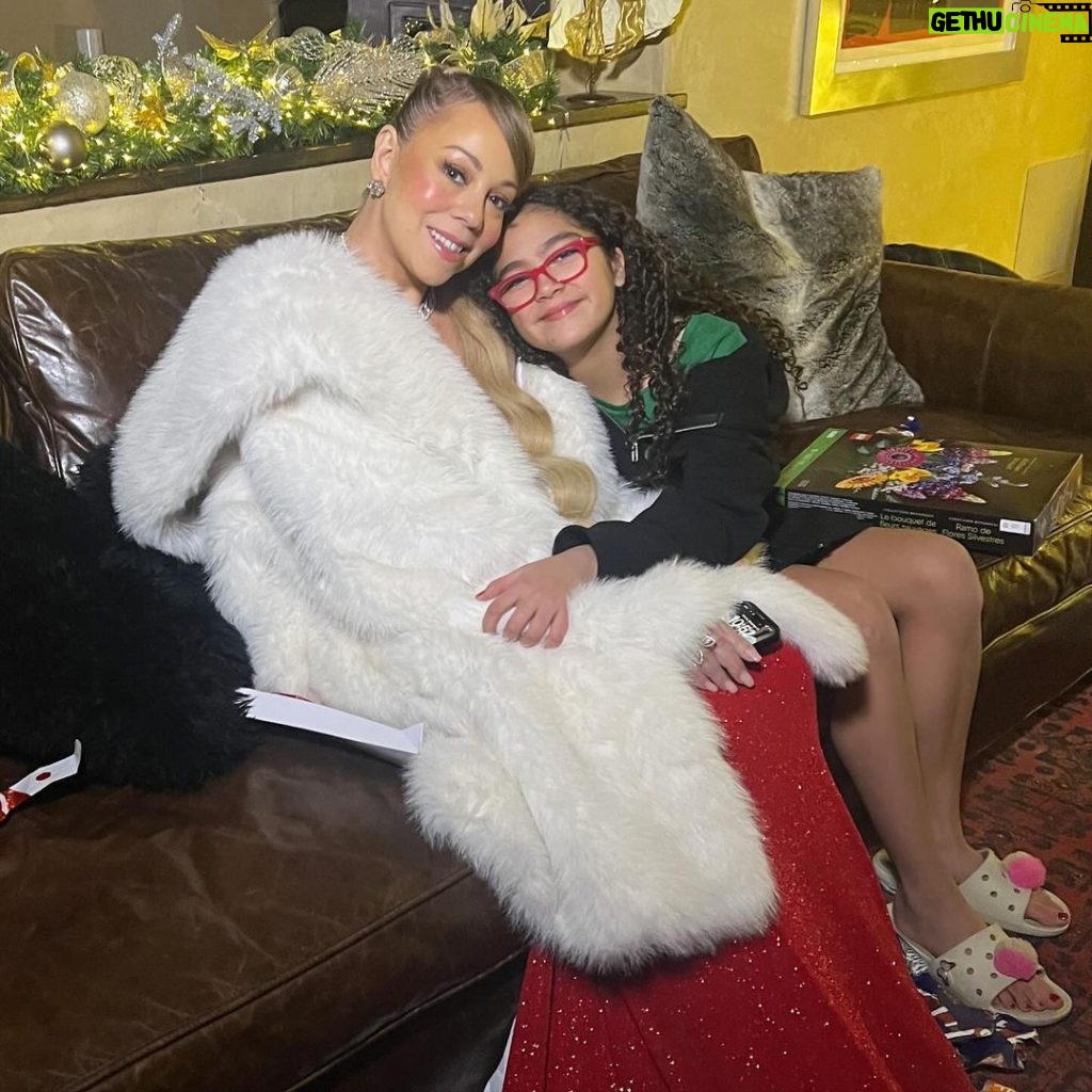 Mariah Carey Instagram - Merry Christmas!!! 🎄🎁 xoxo Santa & Mimi ❤️