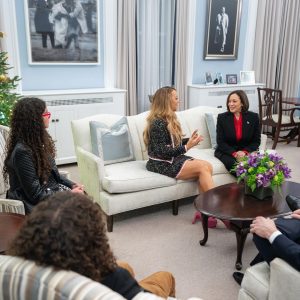 Mariah Carey Instagram - Last week I had the pleasure of meeting President Biden & Vice President Harris at the White House to ring in the holiday season! While there, we got to see all the festive decor and spread some cheer! 🎄❄️☃️