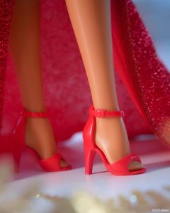 Mariah Carey Instagram - Ring in the season with @MariahCarey x Barbie – a true holiday classic worth singing about for years to come! 🎤✨ #Barbie #MariahSZN