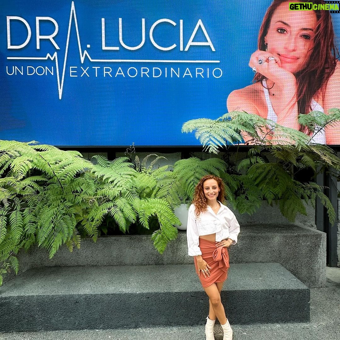 Marimar Vega Instagram - Gracias 2023 nos trataste muy bien!! Se cumplieron muchos sueños, se aprendió de los errores y empezamos este nuevo año con mucha ilusión y agradecimiento ✨✨ Que sea un año hermoso para todos los amo ❤️