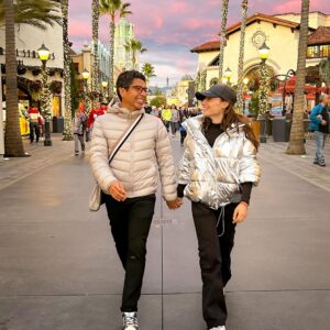Marimar Vega Instagram - Corazón contento ❤️ de que estémos todos juntos y en LA,empezamos las vacaciones en familia en @unistudios 
Gracias @raul_bllamas por hacerlo posible disfrutamos muchísimo