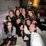 Marimar Vega Instagram - Intentamos tener una foto decente de nuestra hermosa cena navideña de ayer pero creo que no lo logramos 😭… Las amo infinito por siempre y para siempre ♾️