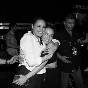 Marimar Vega Instagram - Que hermosos días nos regalamos .. gracias por dejarme vivir esto contigo, te amo y admiro sigue brillando y regalándo ese amor tan genuino, sincero y hermoso que nos das a los que tenemos la fortuna de estar cerquita de ti ! 
Te amo amiga @maiteperroni 

Pd la ultima foto es mi favorita ❤️