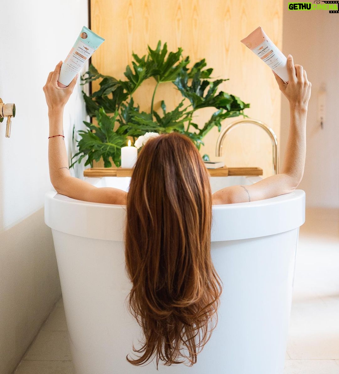 Marimar Vega Instagram - Estoy feliz de leer todos los comentarios que me comparten de que les encantan los productos !!! Que les deja el pelo hermoso, que huelen delicioso que algunas hasta les regresaron los chinos etc… Acuérdense el chiste es que el cabello está sano, con brillo y súper hidratado , para que sea como sea que lo usen, se les vea con brillo y sin frizz !! Los encuentran en Amazon y wallmart con mi nombre y en unos días ya en todos los Soriana del país ! @ludwigwiggstein
