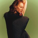 Marimar Vega Instagram – Con 40 años recién cumplidos, @marimarvega se enorgullece de la mujer en la que se ha convertido, guardando con aprecio cada experiencia que ha adquirido en el camino, al encontrar la libertad en aceptarse y dejarse ser. En este shooting junto a @ludwigwiggstein, la actriz fluye y disfruta su presente, sin olvidar su pasado.

Determinada y misteriosa, la actriz se dejó llevar por la cámara, que capturó ese pensamiento que la define: “Mientras más me acepto y me veo con todas las imperfecciones que tengo, soy mucho más libre y eso me convierte en una persona más feliz”. ✨

#MarimarVegaEsMarieClaire ❤️

Créditos:
Director Editorial: @gerardangulo 
Fotografía: @carlos_ruizc
Realización: @sergio.valenzuelach 
Maquillaje: @robbielikemargot
Peinado: @ernestovargas_hair 
Asistente de moda: @michortizand y @marareyesd
Asistente de peinado: @estilistapatyv 
Asistente de fotografía: @ivanovich_as 
Entrevista: Wendy San José.