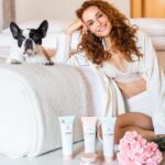 Marimar Vega Instagram - La chata y yo felices porque ya pueden encontrar nuestra línea de @ludwigwiggstein en Amazon!!! Mas libres, menos perfectas , más felices !!!