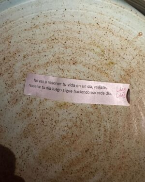 Marimar Vega Instagram - Ayer tuve un date con mi esposo ❤️ 
Y la galletita de la suerte ( ultima foto) me dio un msjito que me vino como anillo al dedo