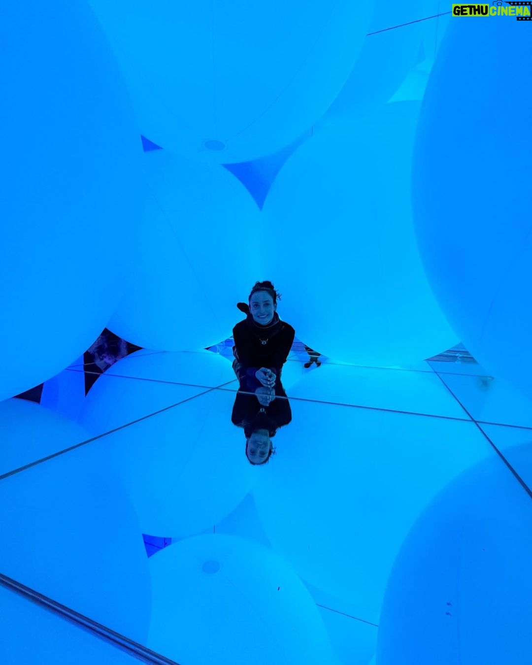 Marimar Vega Instagram - El mundo y sus colores ✨ de que color ves el tuyo ? teamLab Planets TOKYO / チームラボプラネッツ