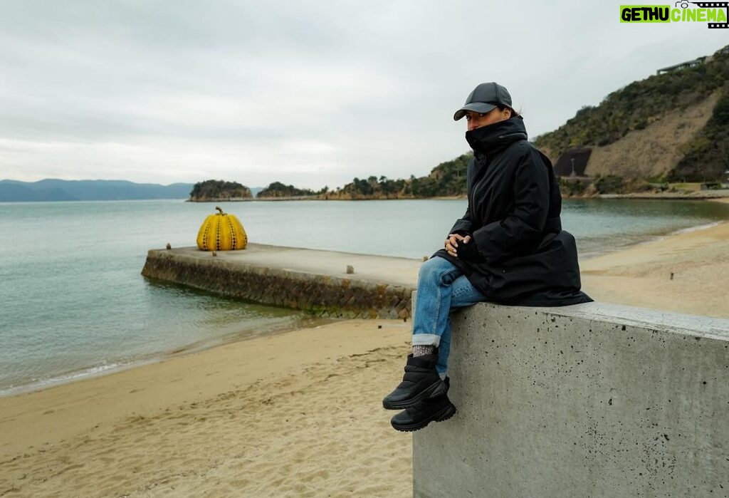 Marimar Vega Instagram - El arte de esta isla con el arte de mi esposo tomando fotos ❤️ Naoshima Island, Japan