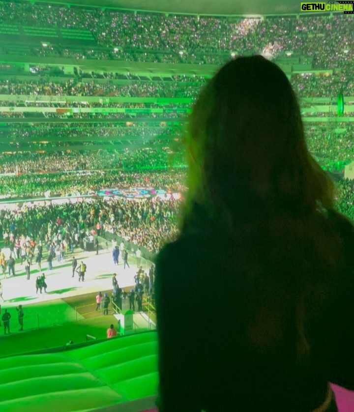 Marimar Vega Instagram - Mi mamá me llevó a ver a la bichota 😅!!! Y me la pasé bomba !!! Estadio Azteca